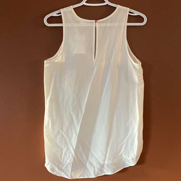 Club Monaco ladies gorgeous silk blouse in size extra small. - Picture 2 of 7